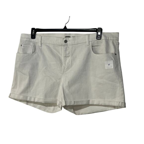Old Navy Womens Plus Size 20 Boyfriend Stretch White Denim Shorts NEW - Picture 1 of 10